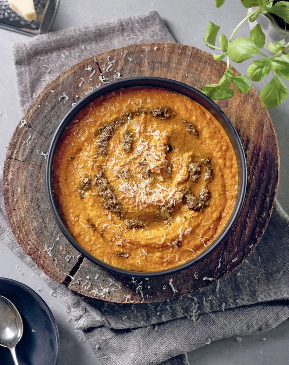 Soupe de carottes au pesto et au parmesan